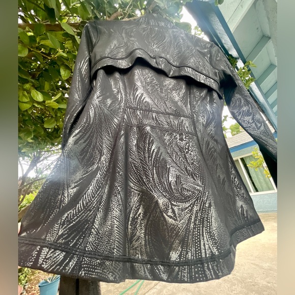 Lululemon Define Jacket *Shine Acclimatize Black Foil Perfect like new condition - Picture 7 of 8